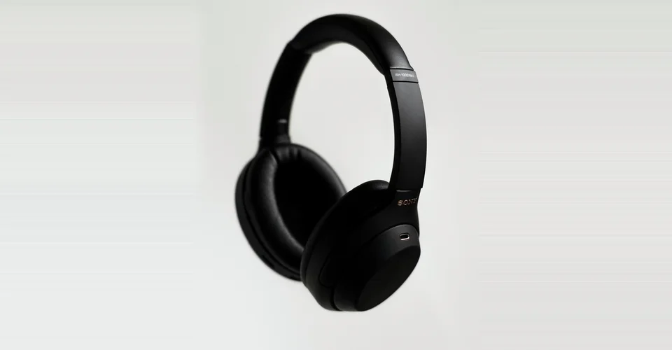 Noise-canceling headphones